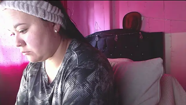 NikkiRous  online show from 04-07-26, 01:00