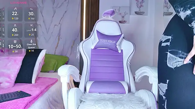 Snapshot of mia_099 chatting on 04-04-26, 08:17 mia 099 online show from 04-04-26, 08:17