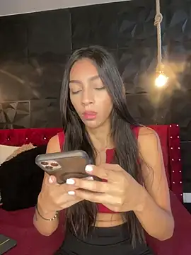 Snapshot of Ema_azel chatting on 12-10-24, 01:11 Ema azel online show from 12-10-24, 01:11