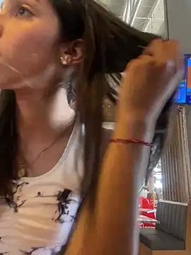 Snapshot of Ema_azel chatting on 01-08-25, 04:33 Ema azel online show from 01-08-25, 04:33