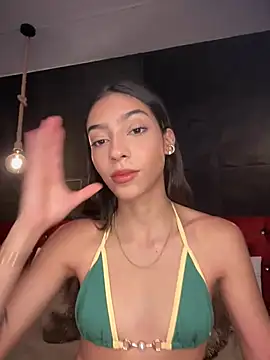 Snapshot of Ema_azel chatting on 02-15-25, 01:38 Ema azel online show from 02-15-25, 01:38