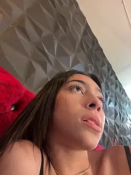 Snapshot of Ema_azel chatting on 03-04-25, 05:13 Ema azel online show from 03-04-25, 05:13