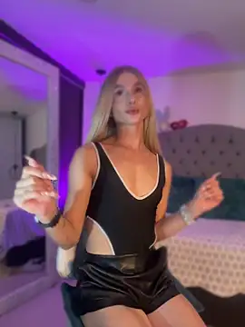 Snapshot of miaromanove_ss chatting on 05-20-26, 03:24 miaromanove ss online show from 05-20-26, 03:24
