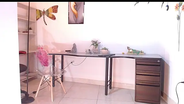 Snapshot of misspandora_ chatting on 10-21-25, 12:39 misspandora  online show from 10-21-25, 12:39
