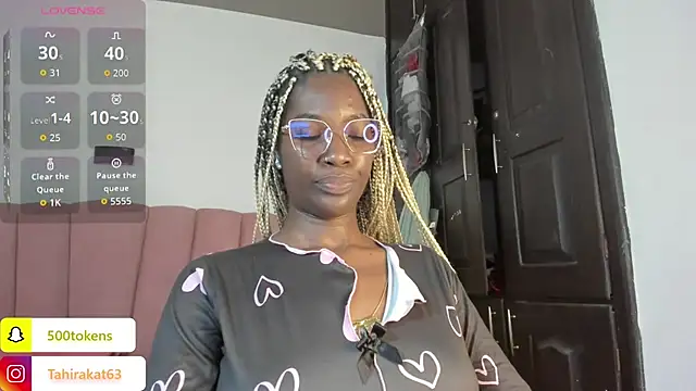 Snapshot of Tahira_21_ chatting on 07-21-26, 07:49 Tahira 21 online show from 07-21-26, 07:49