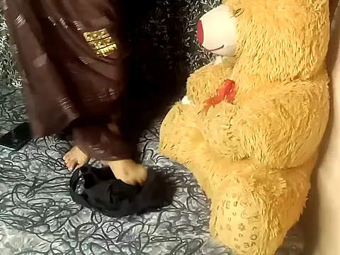 shuhana  online show from 02-28-25, 01:15