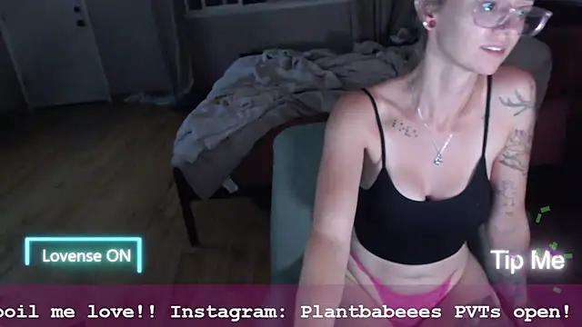 Snapshot of Plantbabeee chatting on 07-13-26, 04:26 Plantbabeee online show from 07-13-26, 04:26