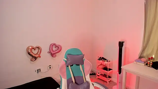 Snapshot of WandaDoll chatting on 02-12-25, 04:33 WandaDoll online show from 02-12-25, 04:33