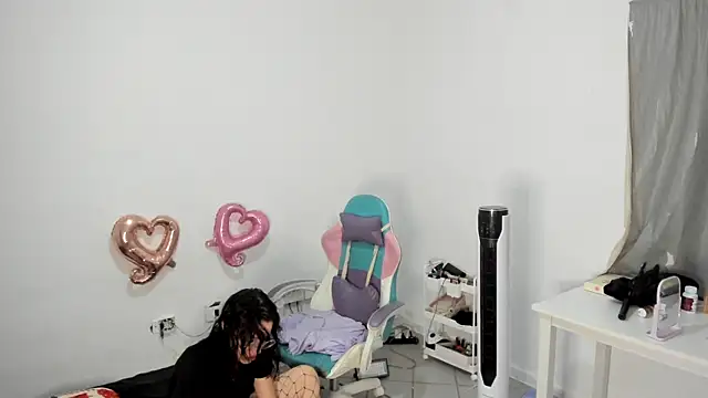 Snapshot of WandaDoll chatting on 02-15-25, 09:48 WandaDoll online show from 02-15-25, 09:48