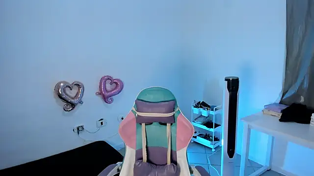 Snapshot of WandaDoll chatting on 02-17-25, 11:53 WandaDoll online show from 02-17-25, 11:53