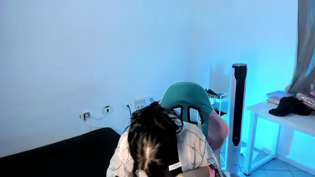 Snapshot of WandaDoll chatting on 02-21-25, 11:22 WandaDoll online show from 02-21-25, 11:22