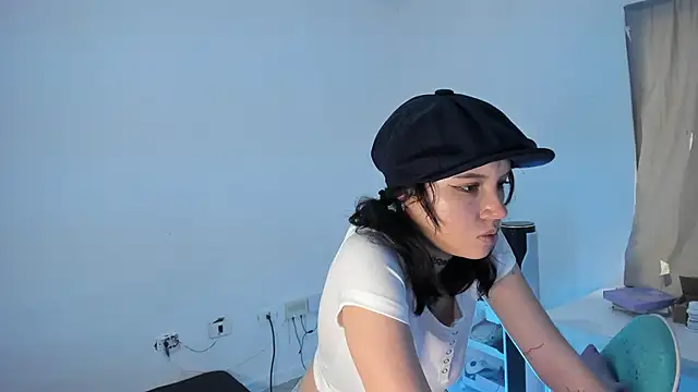 Snapshot of WandaDoll chatting on 02-25-25, 05:25 WandaDoll online show from 02-25-25, 05:25