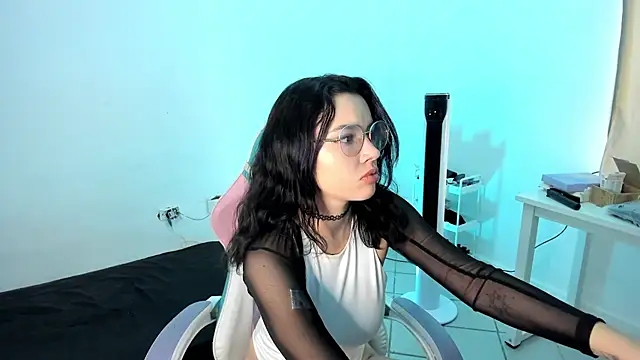 Snapshot of WandaDoll chatting on 03-11-25, 06:41 WandaDoll online show from 03-11-25, 06:41