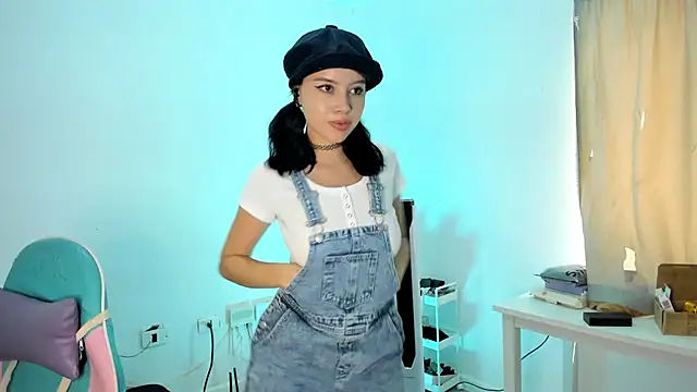 Snapshot of WandaDoll chatting on 03-13-25, 02:33 WandaDoll online show from 03-13-25, 02:33