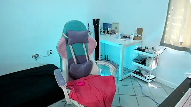 Snapshot of WandaDoll chatting on 03-17-25, 02:23 WandaDoll online show from 03-17-25, 02:23