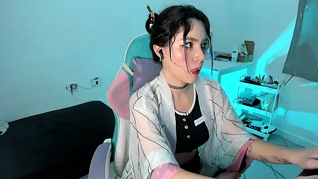 Snapshot of WandaDoll chatting on 03-18-25, 02:48 WandaDoll online show from 03-18-25, 02:48