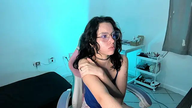 Snapshot of WandaDoll chatting on 03-20-25, 08:51 WandaDoll online show from 03-20-25, 08:51