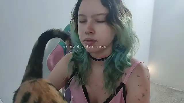 Snapshot of WandaDoll chatting on 10-18-25, 12:06 WandaDoll online show from 10-18-25, 12:06