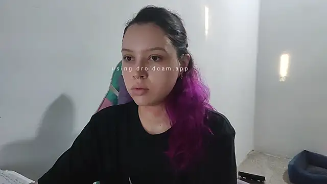 Snapshot of WandaDoll chatting on 11-05-25, 11:32 WandaDoll online show from 11-05-25, 11:32