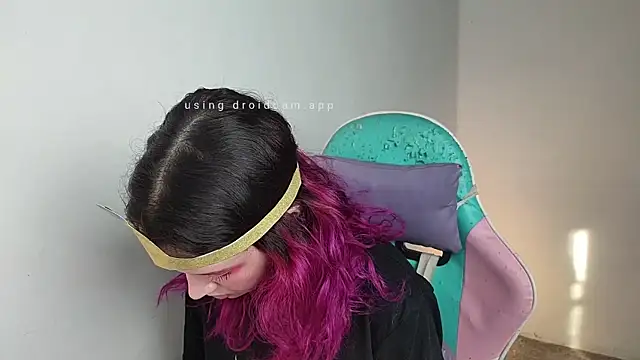 Snapshot of WandaDoll chatting on 11-11-25, 12:05 WandaDoll online show from 11-11-25, 12:05