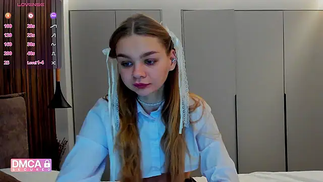 Molly sweetie online show from 11-17-25, 07:14