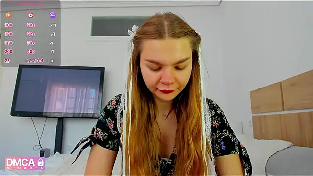 Snapshot of Molly_sweetie chatting on 05-13-26, 06:33 Molly sweetie online show from 05-13-26, 06:33