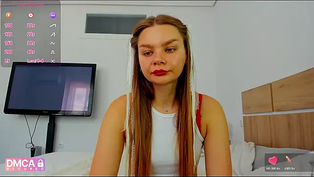 Snapshot of Molly_sweetie chatting on 05-17-26, 09:17 Molly sweetie online show from 05-17-26, 09:17