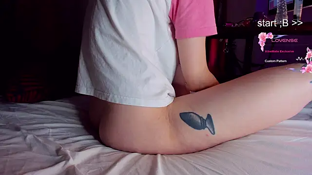 HunnyWifey online show from 10-09-25, 03:48