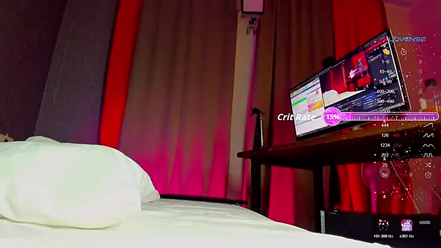 HunnyWifey online show from 12-18-25, 08:37