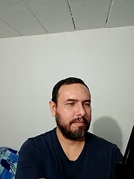 Snapshot of ElSunEagle chatting on 10-25-25, 04:42 ElSunEagle online show from 10-25-25, 04:42