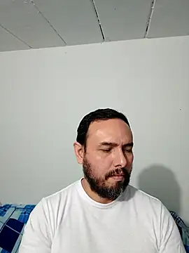 Snapshot of ElSunEagle chatting on 10-29-25, 04:48 ElSunEagle online show from 10-29-25, 04:48