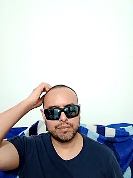 Snapshot of ElSunEagle chatting on 05-22-26, 03:57 ElSunEagle online show from 05-22-26, 03:57