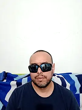 Snapshot of ElSunEagle chatting on 05-23-26, 02:39 ElSunEagle online show from 05-23-26, 02:39
