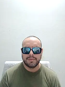 Snapshot of ElSunEagle chatting on 05-29-26, 03:37 ElSunEagle online show from 05-29-26, 03:37
