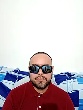 Snapshot of ElSunEagle chatting on 06-04-26, 02:28 ElSunEagle online show from 06-04-26, 02:28