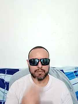Snapshot of ElSunEagle chatting on 06-05-26, 03:35 ElSunEagle online show from 06-05-26, 03:35