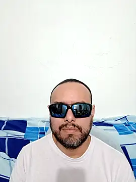 Snapshot of ElSunEagle chatting on 06-07-26, 02:16 ElSunEagle online show from 06-07-26, 02:16