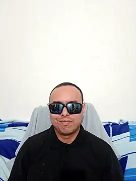 Snapshot of ElSunEagle chatting on 06-12-26, 02:54 ElSunEagle online show from 06-12-26, 02:54