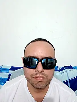Snapshot of ElSunEagle chatting on 06-15-26, 02:36 ElSunEagle online show from 06-15-26, 02:36
