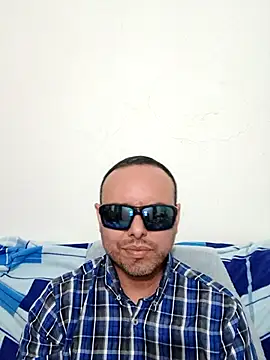Snapshot of ElSunEagle chatting on 06-17-26, 02:25 ElSunEagle online show from 06-17-26, 02:25