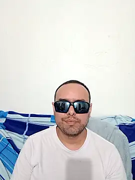 Snapshot of ElSunEagle chatting on 06-18-26, 02:34 ElSunEagle online show from 06-18-26, 02:34