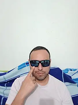 Snapshot of ElSunEagle chatting on 06-19-26, 02:27 ElSunEagle online show from 06-19-26, 02:27