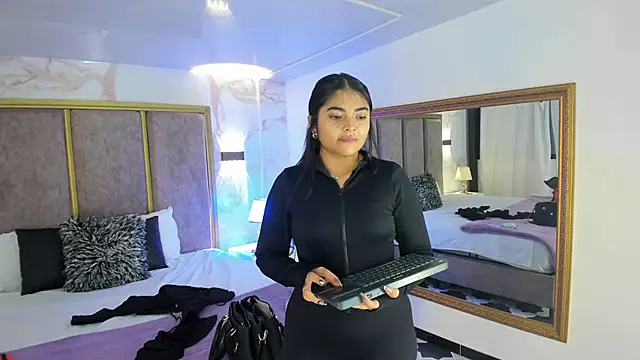 GiselOrtiz online show from 10-17-25, 10:29