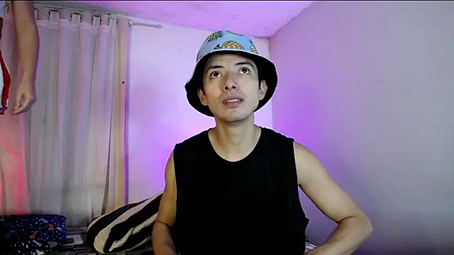 Pinkandyellowpokemon online show from 12-23-25, 04:21