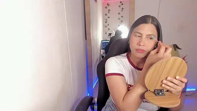 Snapshot of hellensexy chatting on 12-17-24, 09:16 hellensexy online show from 12-17-24, 09:16