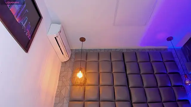 megan woll online show from 03-08-25, 06:26