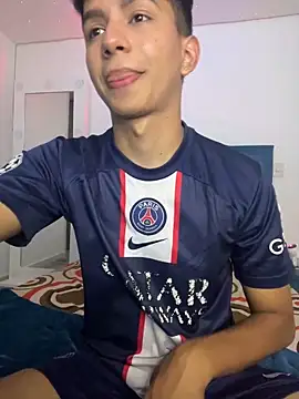 Snapshot of Leonarrrd_01 chatting on 12-13-24, 03:05 Leonarrrd 01 online show from 12-13-24, 03:05