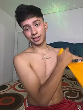 Snapshot of Leonarrrd_01 chatting on 12-15-24, 02:52 Leonarrrd 01 online show from 12-15-24, 02:52