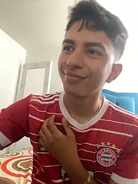 Snapshot of Leonarrrd_01 chatting on 12-17-24, 06:09 Leonarrrd 01 online show from 12-17-24, 06:09