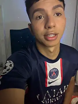 Snapshot of Leonarrrd_01 chatting on 12-18-24, 01:26 Leonarrrd 01 online show from 12-18-24, 01:26